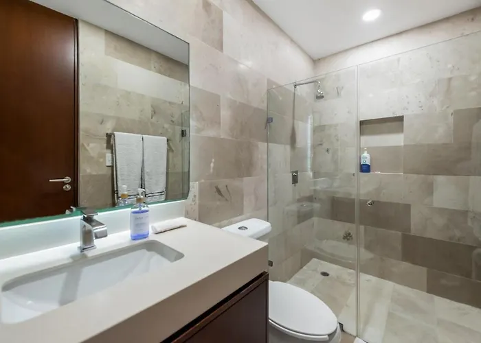 Apartment Newer Luxury 2bd Close To Ocean